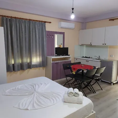 Relax Lodge *