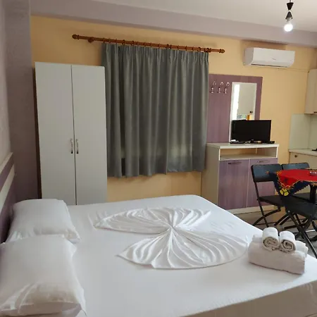 Relax Lodge *