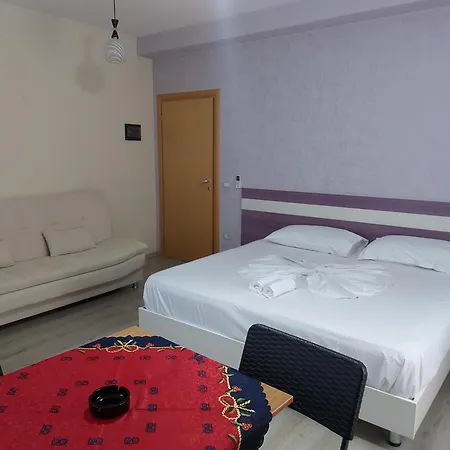 Relax Lodge *